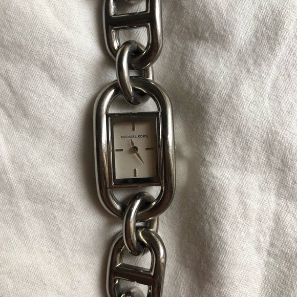 Unique Michael Kors Chainlink watch - Picture 3 of 5
